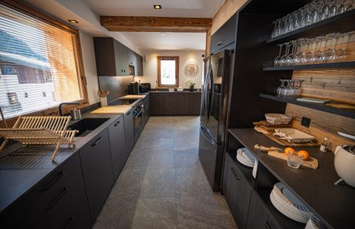 Cuisine spacieuse et généreusement équipée